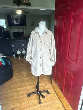 H&M Divided Women's Oversized Beige Fleece Shirt Jacket Shacket Size Large